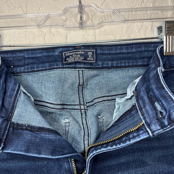 Abercrombie & Fitch Dark Blue Women’s 2 Skinny Jeans - Picture 2 of 3